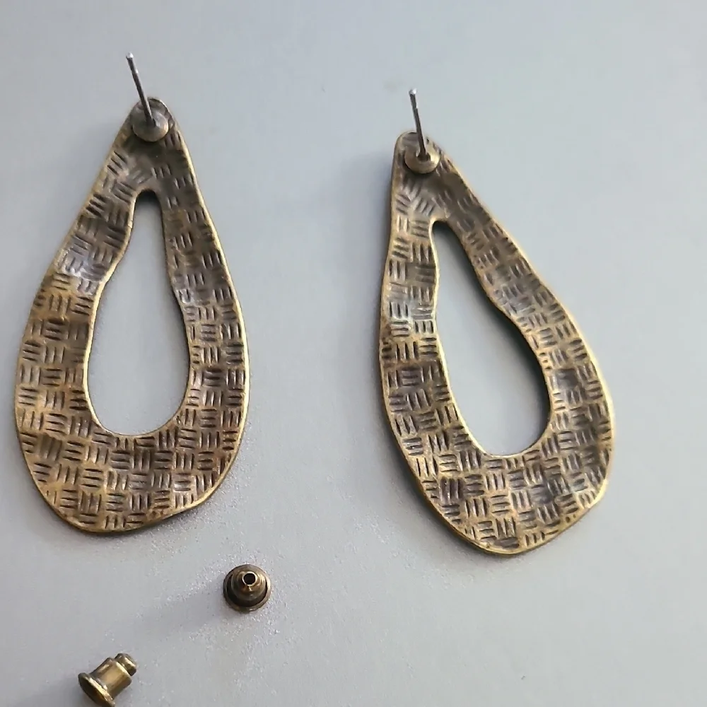 N/A elegant gold